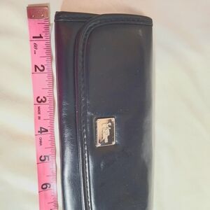 Small IT cosmetics makeup brush holder